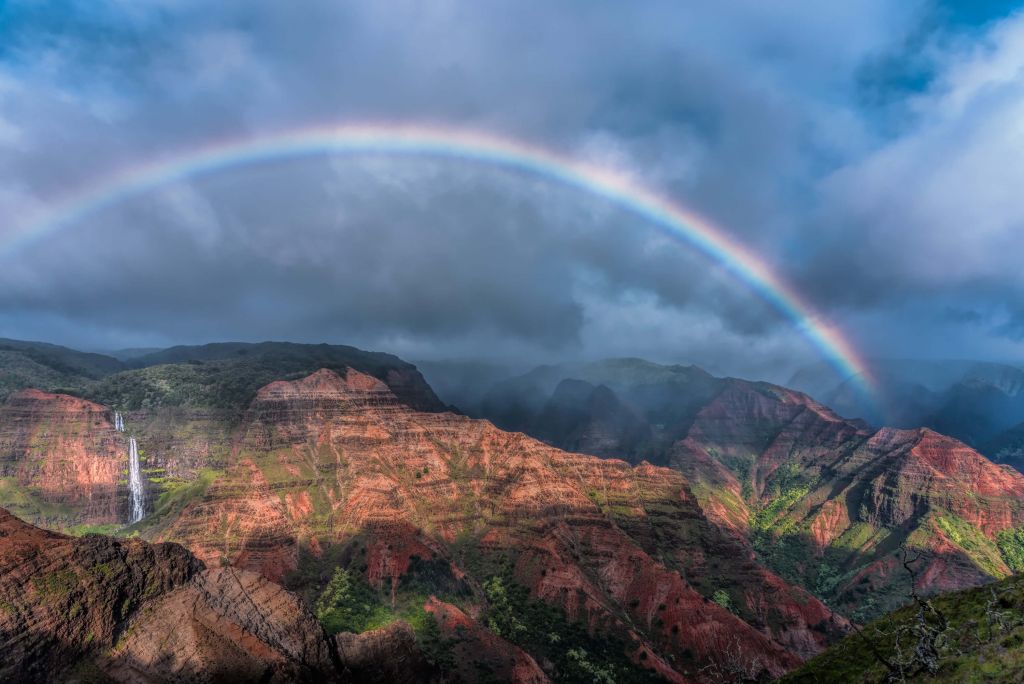 Regenboog boven Waimea Canyon